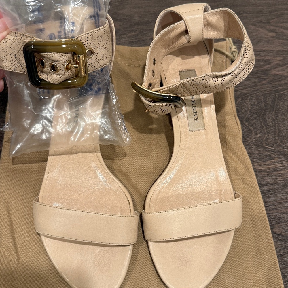 Burberry Women's Beige Sandals with Gold Buckle.Authentic